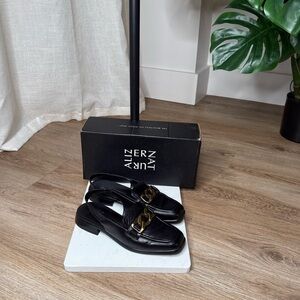 Naturalizer Women’s Frances Slingback Chain Detail Loafer in Black - Size 7